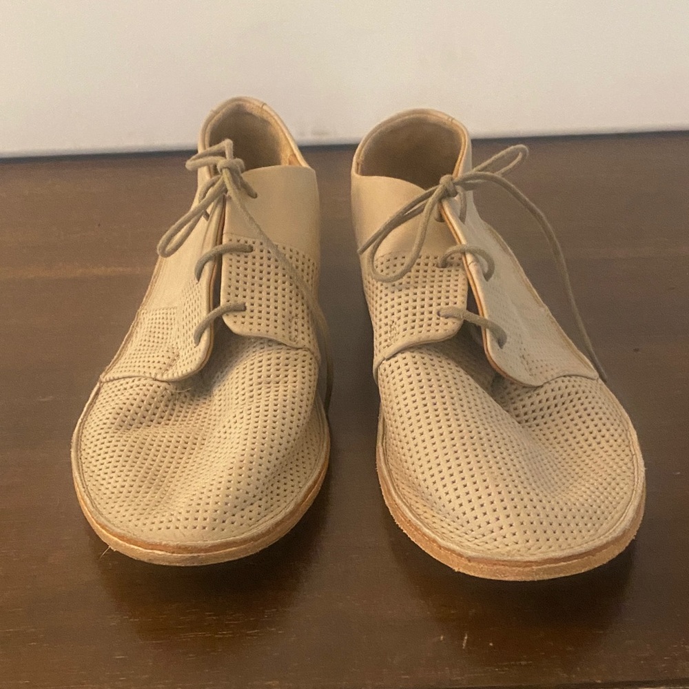Vince womens flats, great condition!!
